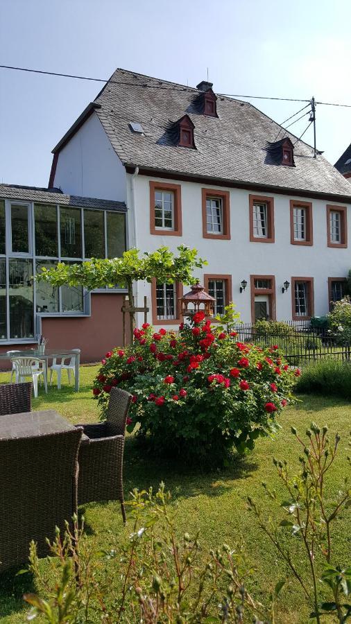Ferienwohnung Altes Pfarrhaus Mit Flair Und Moselblick Brauneberg Exterior foto